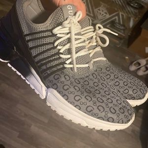 Mens size 10 guess shoes